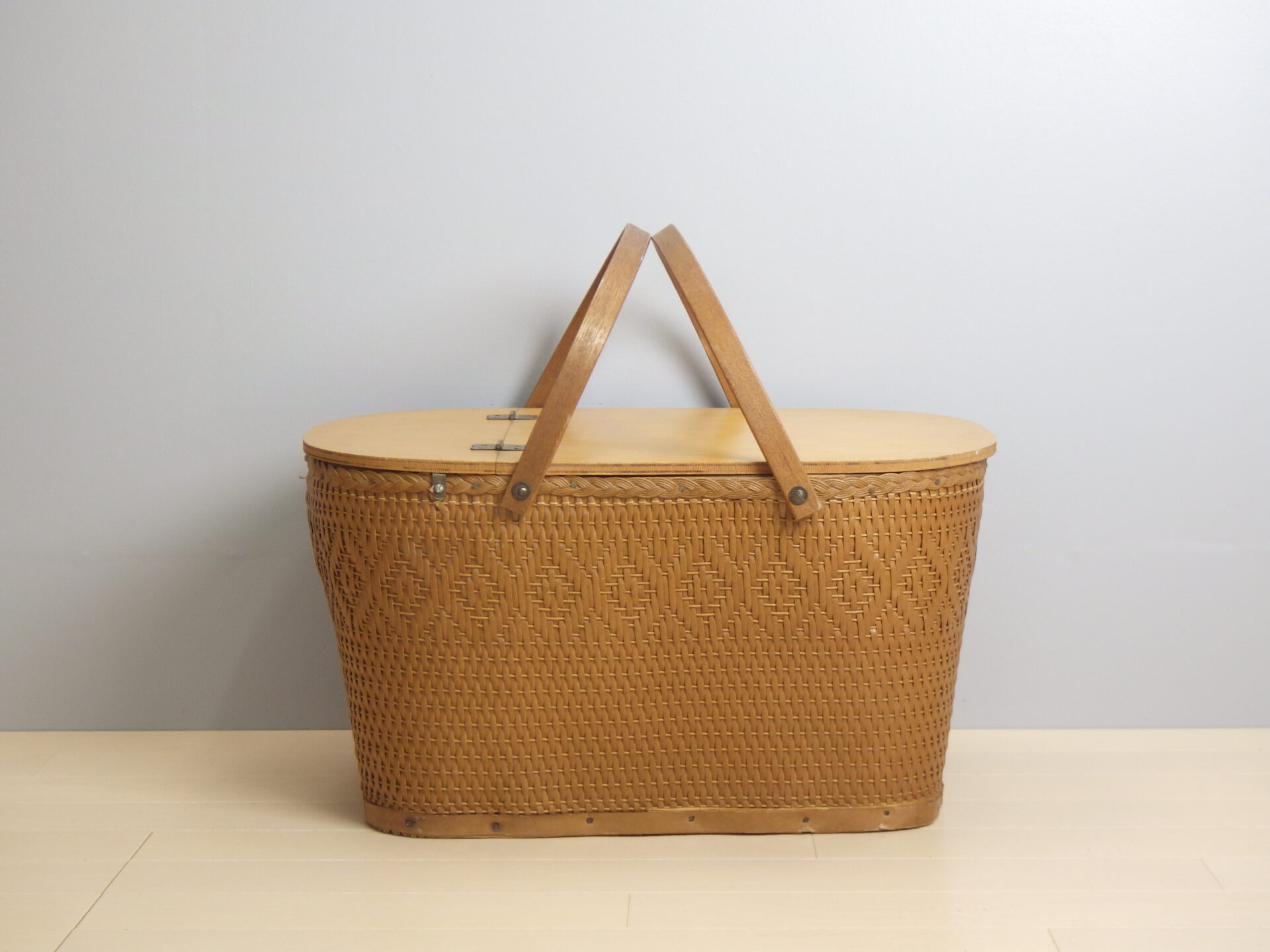 Vintage picnic bag