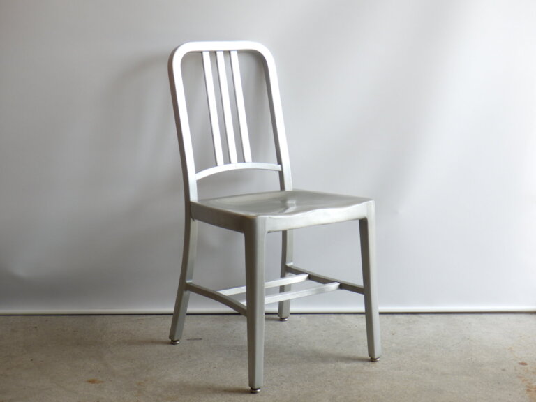 emeco ネイビーチェア ヴィンテージ 1006 Emeco 1006 Navy® Chair - Arm Chair – MoMA Design Store